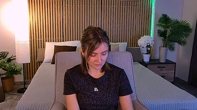 EmeraldGlow's Live XXX Chat