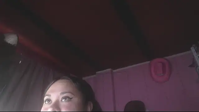 NikkiRous_'s Live XXX Chat