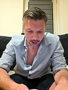 tomek84 live XXX chat