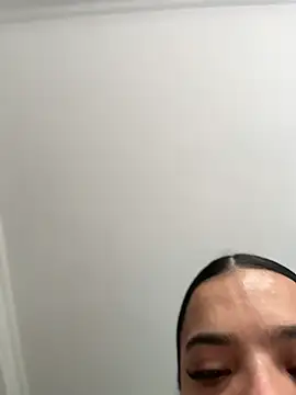 JuanitaMore01 Adlı Modelin Canlı XXX Sohbeti