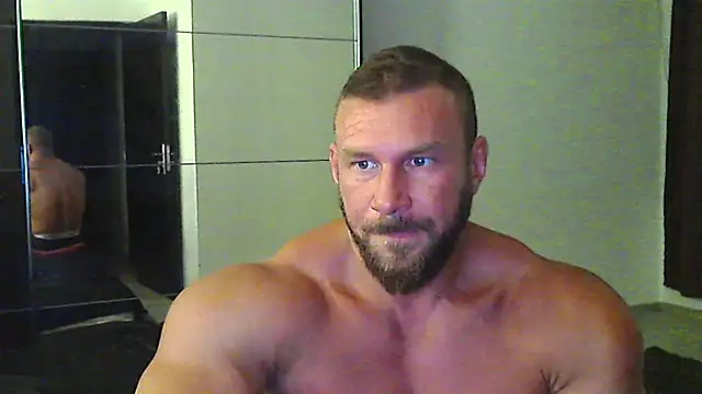 muscularkevinのライブXXXチャット