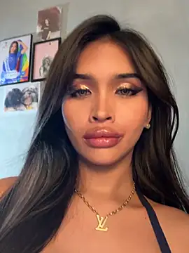 PrettyYoungHugeCockTS Chat XXX in diretta