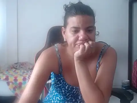 Chat +18 de Adriana_0312 ao vivo