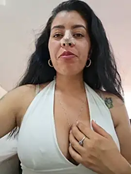 แชท XXX สดของ Luianna