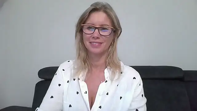 Chat +18 de DoreenSexy ao vivo