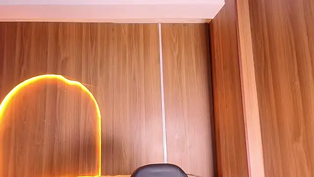 Alina_b_ Adlı Modelin Canlı XXX Sohbeti