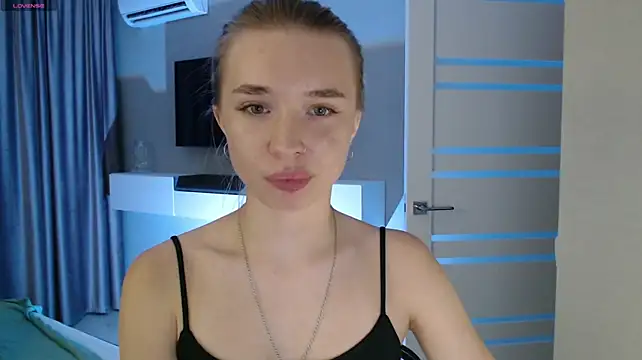 Emily_Hartt 라이브 XXX 채팅
