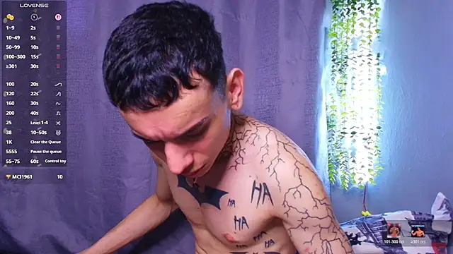 XXX chat uživo modela TheBatMansion