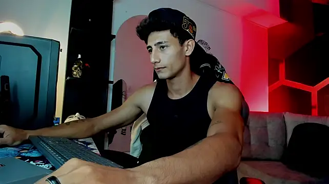 Chatroom XXX en direct de MaxiimoRomano_