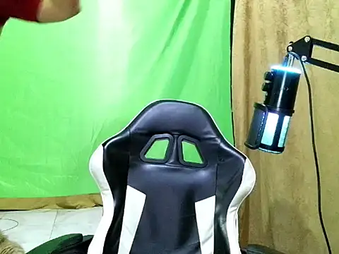 aronmiller404 Live XXX Chat