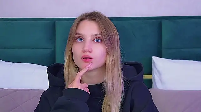 StacyEvances' Live XXX Chat