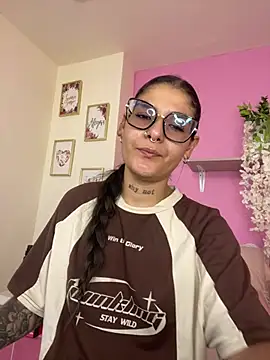 LauraRaider Adlı Modelin Canlı XXX Sohbeti