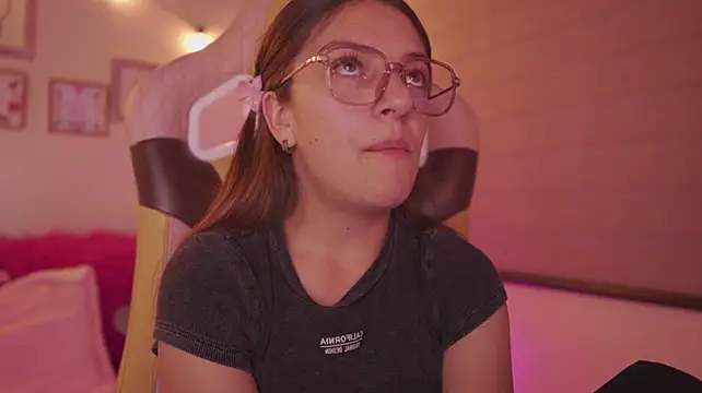 צ'אט XXX בשידור חי של milly_kenner