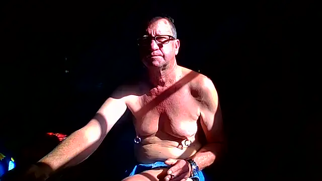 צ'אט XXX בשידור חי של jmannipple