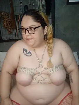צ'אט XXX בשידור חי של IsabelCristine