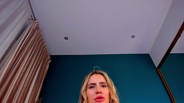 Онлайн чат XXX LunaKale