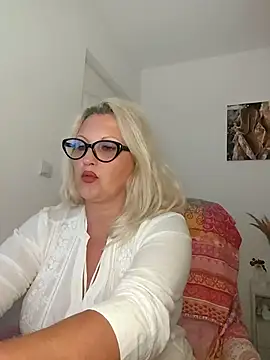 Chat +18 de Divineblond ao vivo