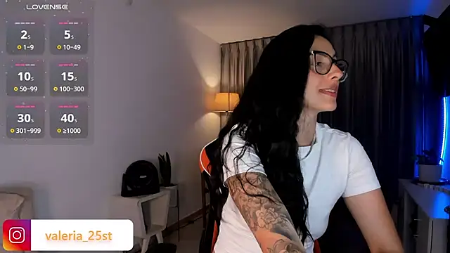 Онлайн чат XXX valeriia25_