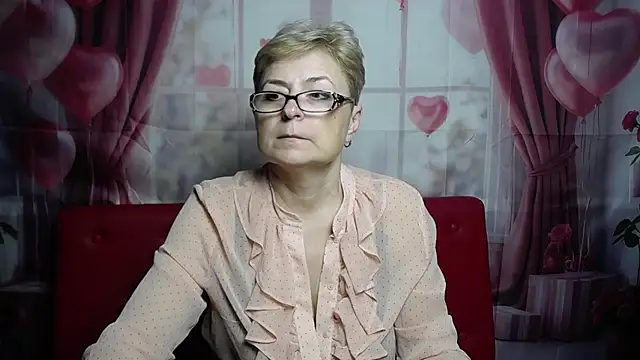 EmiliaGree Adlı Modelin Canlı XXX Sohbeti