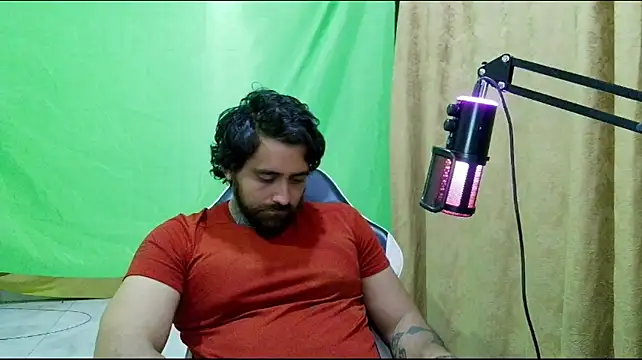 aronmiller404's Live XXX Chat