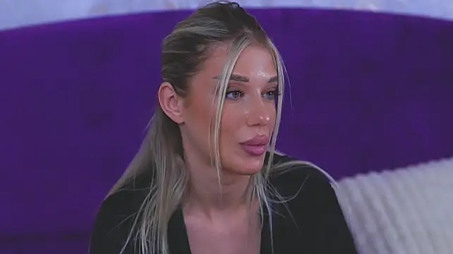 EllinaNurian Live XXX chat