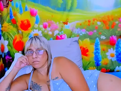XXX chat uživo modela indianroxy