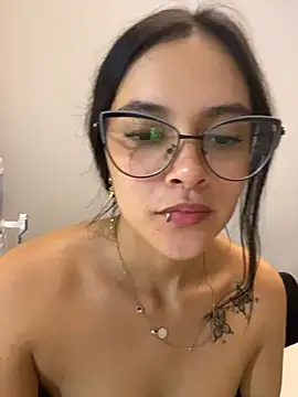 EmmaCurvyy Adlı Modelin Canlı XXX Sohbeti