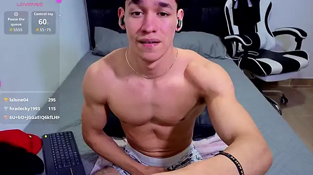 Luke_Muscle élő XXX-chatje
