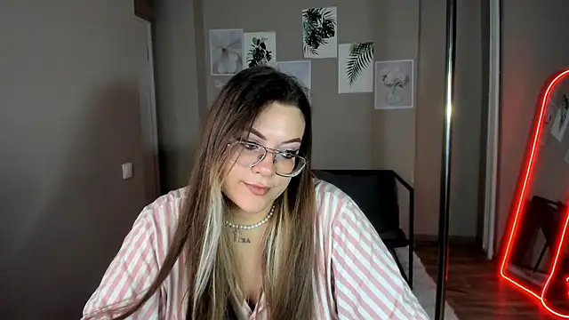 Chat +18 de MiraTorson ao vivo