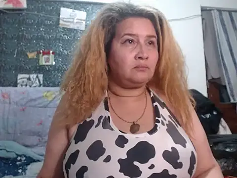 Perla1981-- live XXX chat