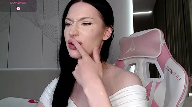 JenniferQueen11 Adlı Modelin Canlı XXX Sohbeti
