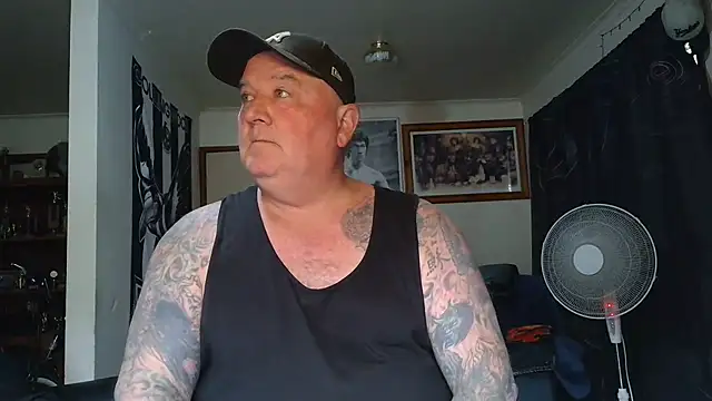 KINKYBLUEYES69's Live XXX Chat