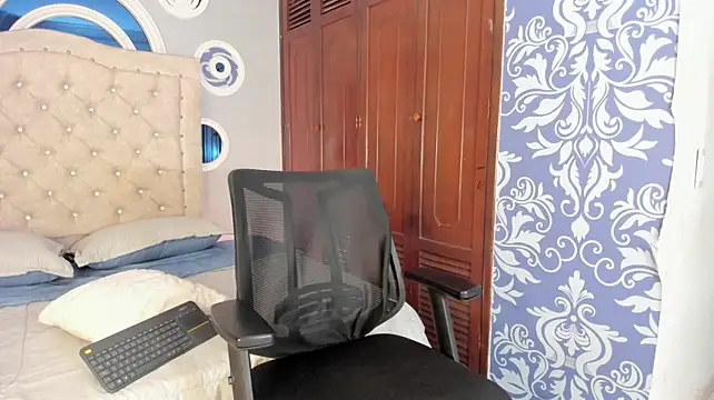adrian_black86306 Chat XXX in diretta