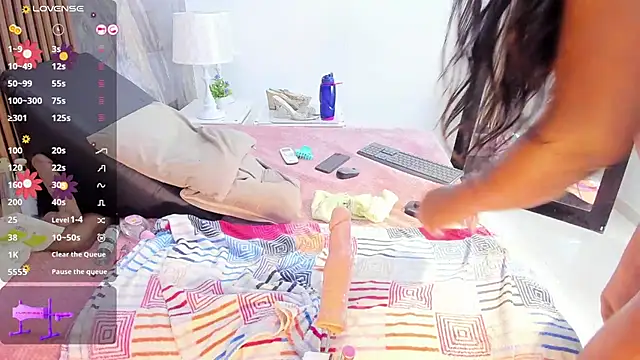 LauraSaenz01のライブXXXチャット