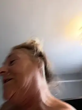Blondnboujee53's Live XXX Chat