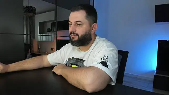 XXX chat uživo modela DravenPeak