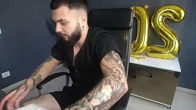 Онлайн чат XXX OscarWillss