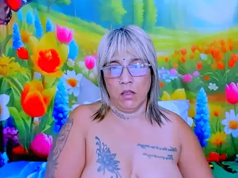 indianroxy's Live XXX Chat