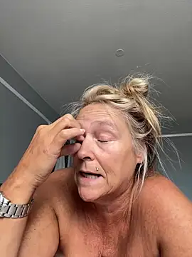 Blondnboujee53 现场XXX聊天