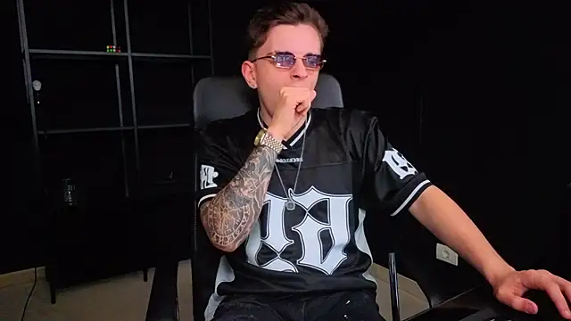 FelixStarkk 即時 XXX 聊天