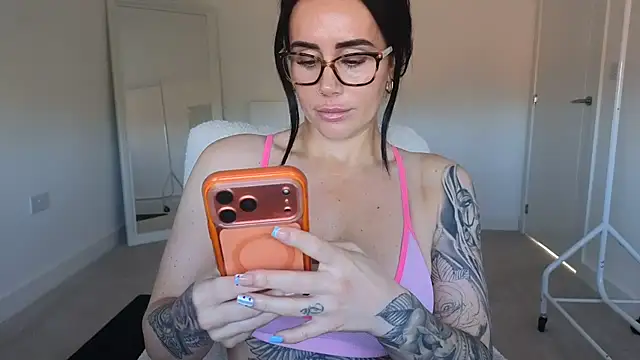 แชท XXX สดของ LibbyLoveHeartx