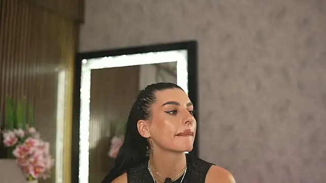 دردشة AmyBlair الجنسية المباشرة