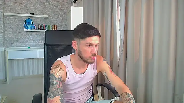 XXX chat uživo modela JonahShaw