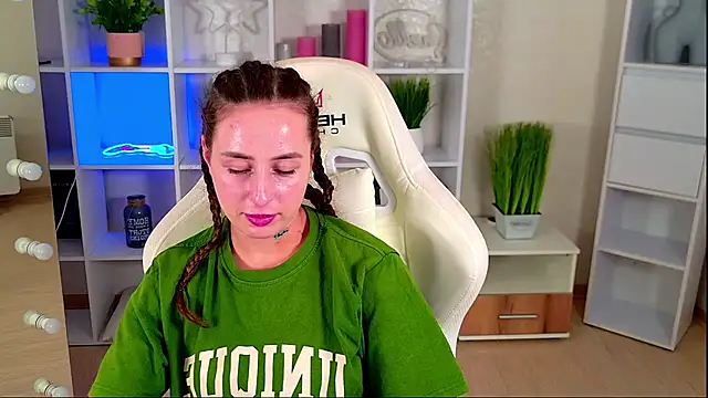 NadinnL 现场XXX聊天