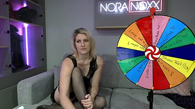 NoraNoxx élő XXX-chatje