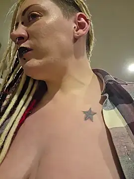 צ'אט XXX בשידור חי של PinkTheHawk