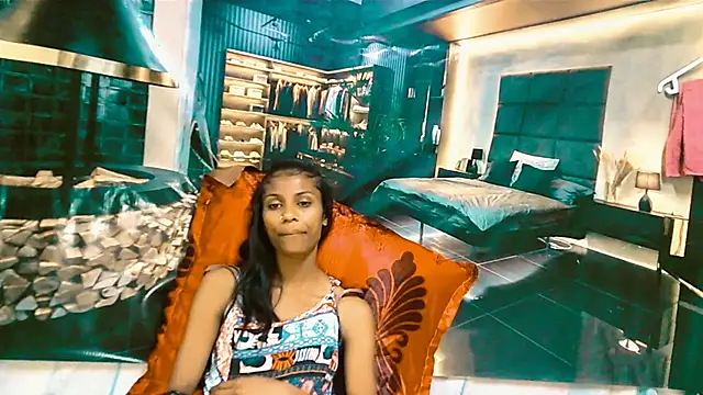 IndianSilkySpice Chat XXX in diretta