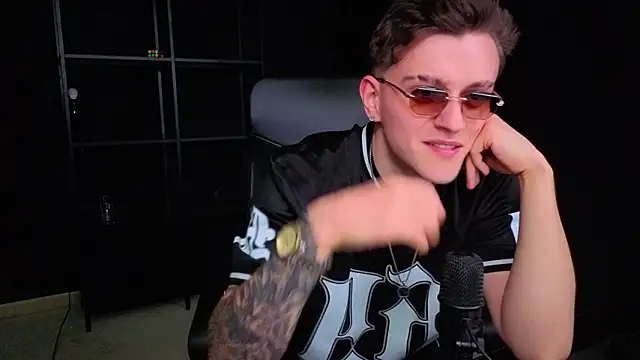 Chat +18 de FelixStarkk ao vivo