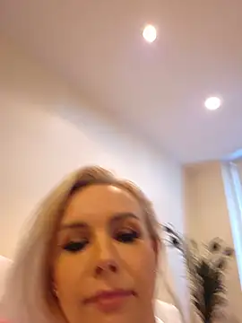 AureliaDoux Adlı Modelin Canlı XXX Sohbeti