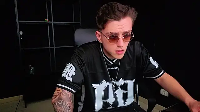 FelixStarkk Adlı Modelin Canlı XXX Sohbeti